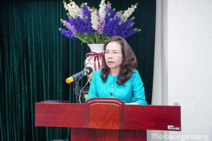 Đồng chí Hà Thu Giang, Bí thư Chi bộ, Vụ trưởng Vụ Tín dụng phát biểu tại buổi lễ