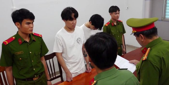 Hai đối tượng Lee Sangmin và Ku Dae Hun - quốc tịch Hàn Quốc đã bị bắt giữ theo Lệnh truy nã đỏ của Interpol.