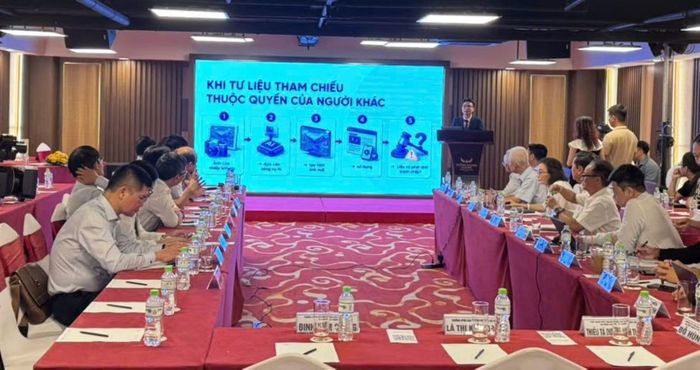 Các đại biểu tham dự Hội thảo “Quản lý và ứng dụng AI trong hoạt động báo chí: Xây dựng quy chế và chuẩn mực đạo đức” tại TP Đà Nẵng.