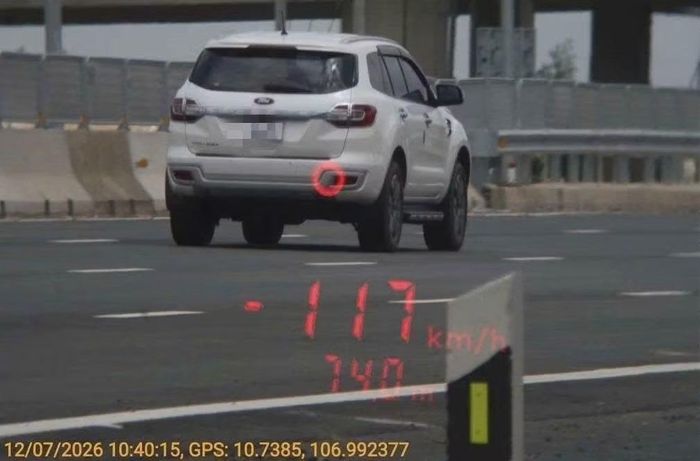 Xe hơi chạy quá tốc độ 37km trên cao tốc Biên Hòa - Vũng Tàu.