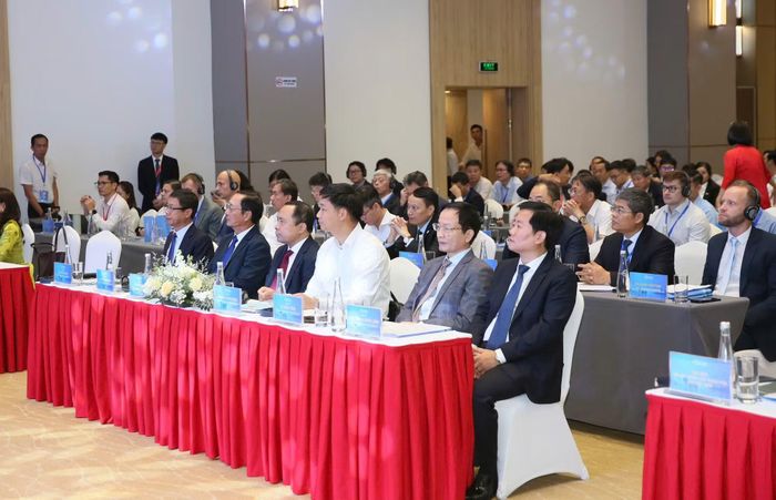 Bộ trưởng Bộ Khoa học và Công nghệ Vũ Hải Quân cùng đại biểu dự hội nghị.