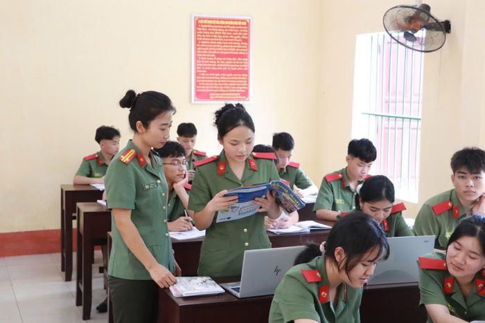 Học sinh Trường Văn hóa CAND I, trực thuộc Công an tỉnh Thái Nguyên.