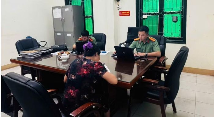 Công an xã Hạ Hòa xử lý trường hợp đăng tải thông tin sai sự thật trên mạng xã hội.