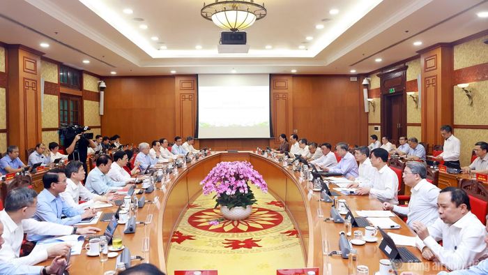 Quang cảnh phiên họp.