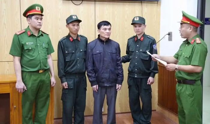 Công an tỉnh Phú Thọ bắt và khám xét nơi ở của đối tượng Lý Công Sinh, Giám đốc Công ty TNHH xây dựng và thương mại Đại Lộc và là người điều hành hoạt động Công ty CP đầu tư và xây dựng Hồng Thái.