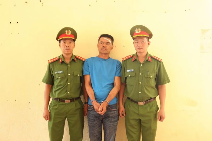 Đối tượng Trần Hoàng Diệu bị bắt giữ khi tấn công lực lượng Công an xã.