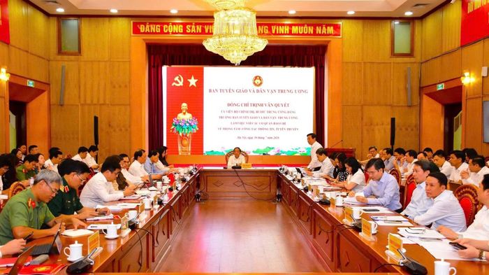 Các đại biểu tại buổi làm việc.