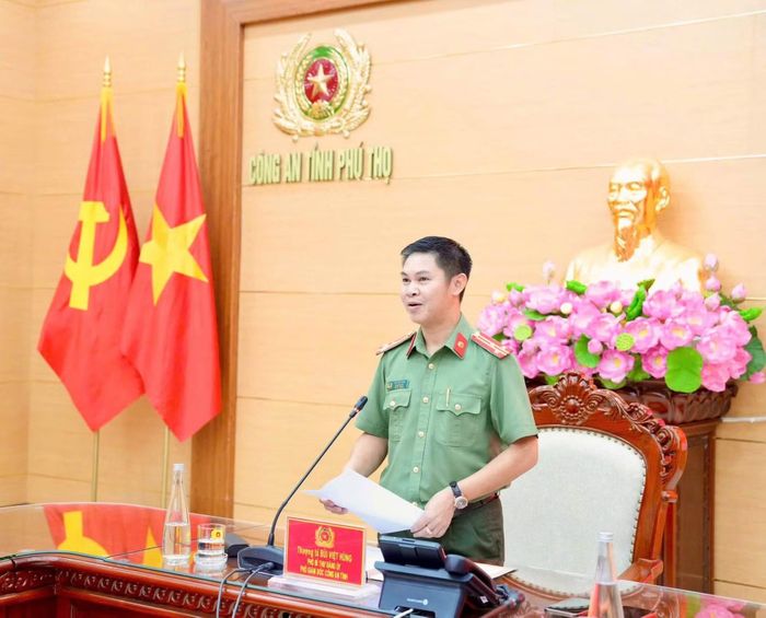 Thượng tá Bùi Việt Hùng, Phó Giám đốc Công an tỉnh Phú Thọ phát biểu tại buổi họp báo.