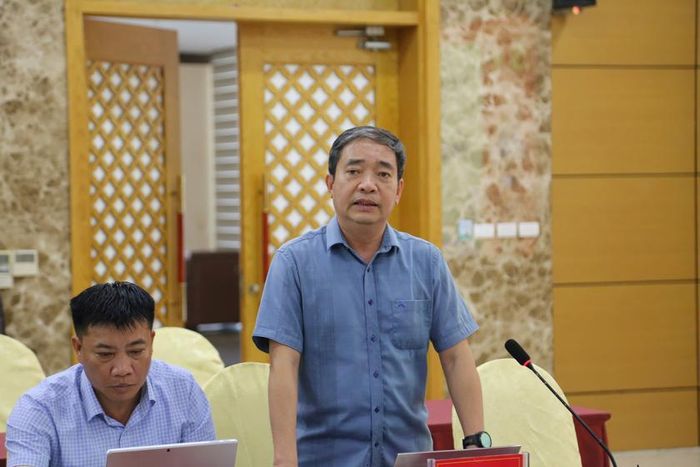 Phó Giám đốc Sở Xây dựng Bùi Hồng Minh phát biểu tại cuộc họp. Ảnh: CP