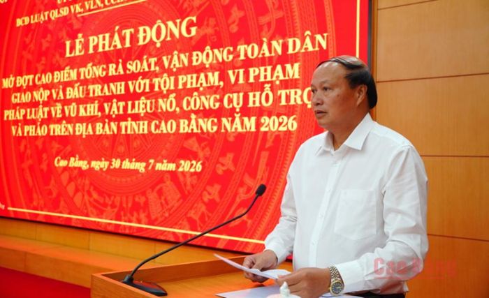 Đồng chí Hoàng Văn Thạch, Tỉnh ủy viên, Phó Chủ tịch UBND tỉnh phát biểu chỉ đạo tại lễ phát động.