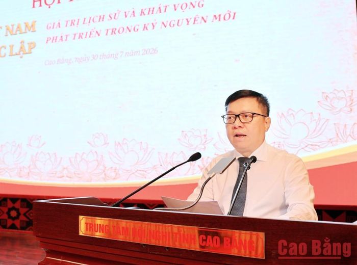 Đồng chí Lê Quốc Minh, Ủy viên Trung ương Đảng, Tổng Biên tập Báo Nhân Dân, Phó Trưởng Ban Tuyên giáo và Dân vận Trung ương, Chủ tịch Hội Nhà báo Việt Nam phát biểu đề dẫn hội thảo.