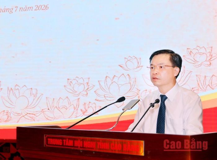 Đồng chí Bế Thanh Tịnh, Phó Bí thư Thường trực Tỉnh ủy, Trưởng Đoàn đại biểu Quốc hội tỉnh phát biểu chào mừng hội thảo.