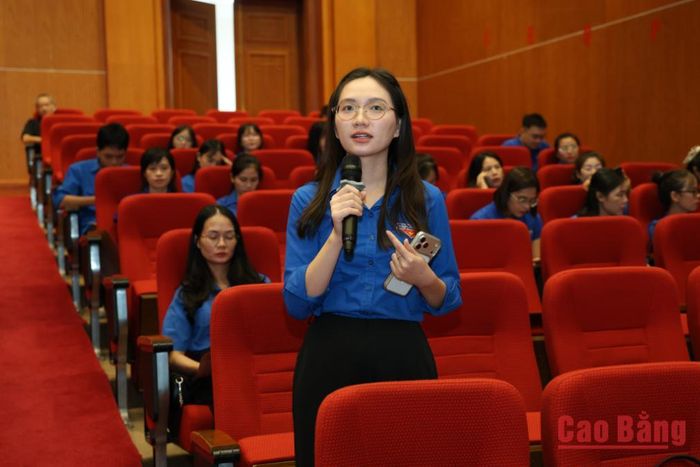 Đoàn viên, thanh niên tỉnh đối thoại với các nhà báo và các nhân chứng lịch sử của Báo Việt Nam Độc lập tại hội thảo.