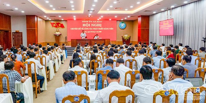 Đại biểu tham dự hội nghị.