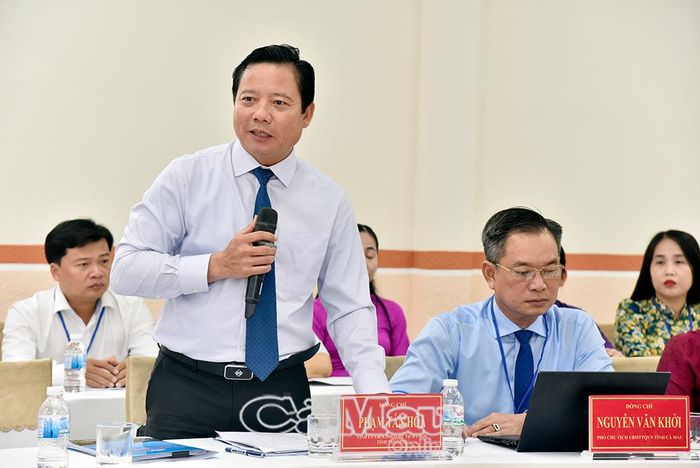 Phó Chủ tịch UBND tỉnh Tây Ninh Phạm Tấn Hòa chia sẻ kinh nghiệm trong triển khai các phong trào thi đua, nhấn mạnh vai trò chỉ đạo, kiểm tra, đôn đốc thường xuyên của người đứng đầu. 