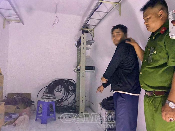 Hiện trường vụ trộm cắp tài sản tại Trạm phát sóng Viettel 504, đường B5, thuộc khu dự án FLC Bạc Liêu.