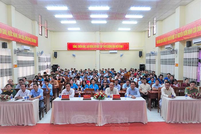  Đại biểu tham dự Chương trình “Cảnh sát biển đồng hành với ngư dân”.