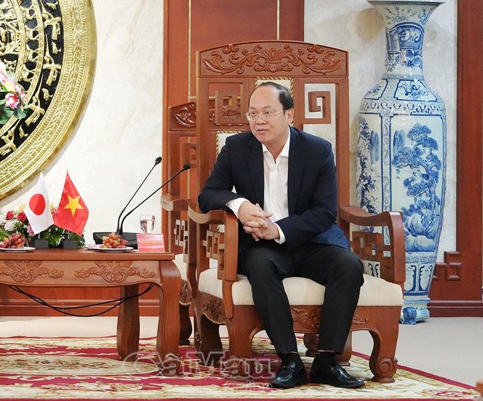 Bí thư Tỉnh ủy Nguyễn Hồ Hải phát biểu tại buổi tiếp và làm việc với đoàn.