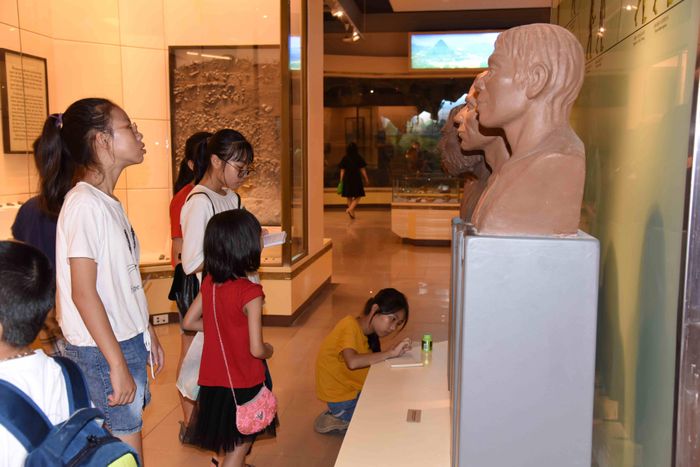 Xây dựng nền văn hóa số nhân dân, hiện đại, dân chủ và tiến bộ là quá trình cải biến sâu sắc về tư duy, thể chế, công nghệ và con người. Ảnh: N.Lộc