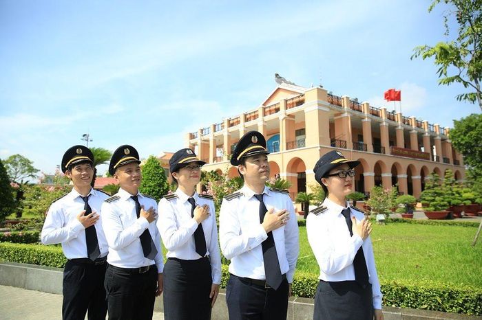 Bảo vệ nền tảng tư tưởng của Đảng là trách nhiệm của mỗi cán bộ, đảng viên. Ảnh: TL