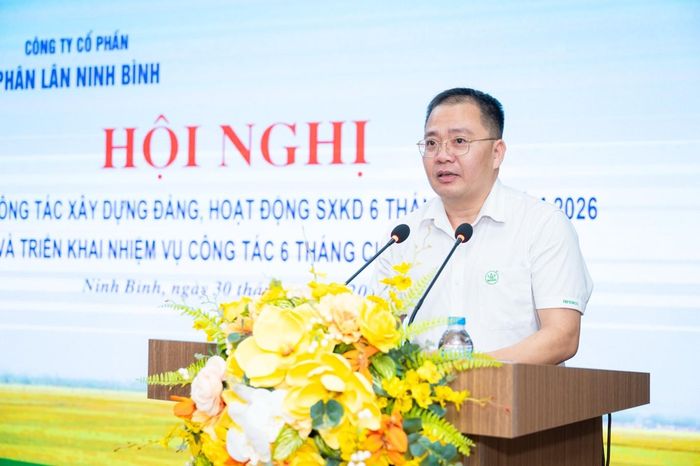 Ông Vũ Cao Trung - Trưởng phòng Thị trường trình bày tham luận tại hội nghị 