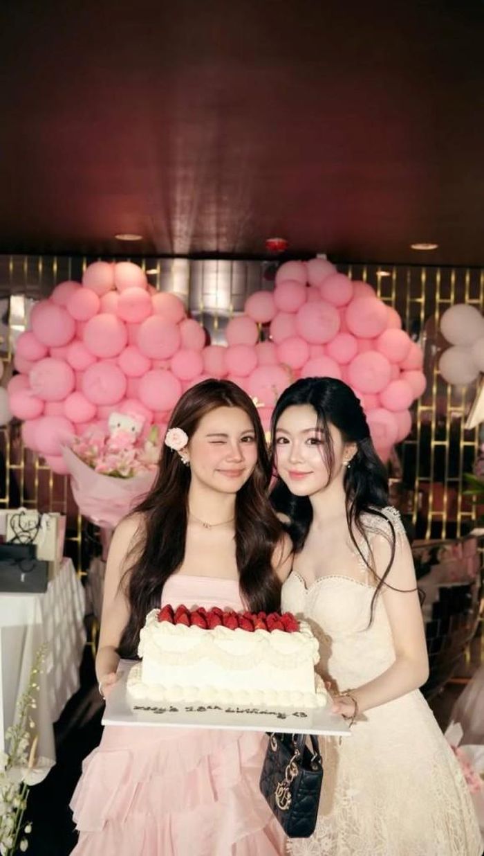Hạt Dẻ và chị gái Lọ Lem chung khung hình khiến cả cõi mạng "bùng nổ" vì visual.