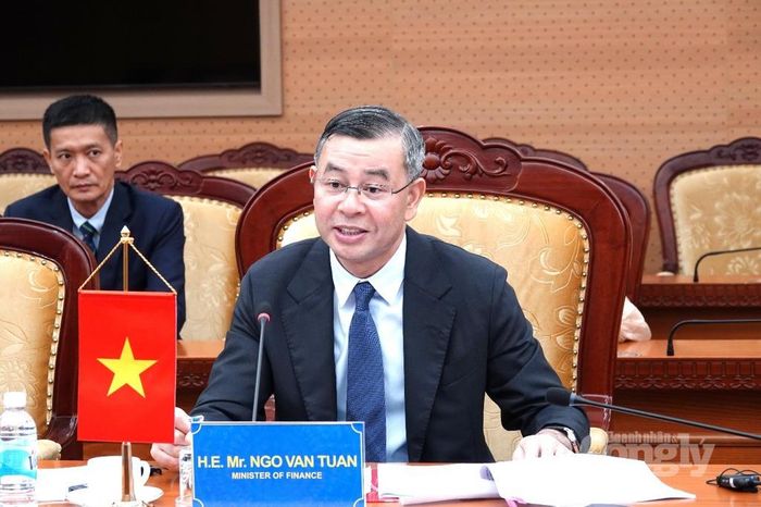 Bộ trưởng Bộ Tài chính Ngô Văn Tuấn tại buổi làm việc với bà Mariam J. Sherman, Giám đốc Ngân hàng Thế giới (WB) tại Việt Nam, Campuchia và Lào ngày 28/7. Ảnh: mof.gov.vn