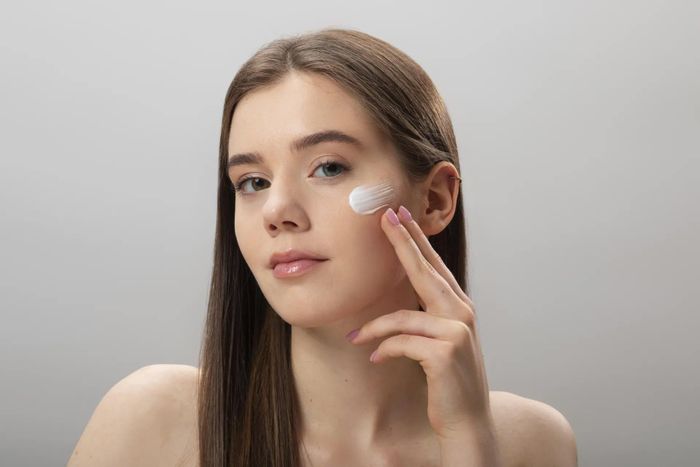 Sau nặn mụn, da đặc biệt nhạy cảm với ánh nắng
