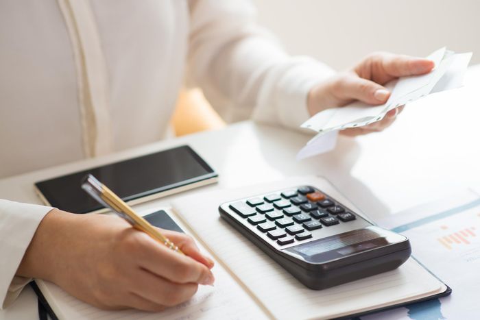 Ghi lại các khoản chi tiêu hằng ngày giúp gia đình dễ dàng nhận ra những khoản có thể cắt giảm.