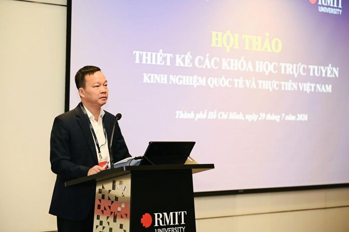 Phó giáo sư Tiến sĩ Nguyễn Anh Dũng, Phó vụ trưởng Vụ Giáo dục đại học, Bộ Giáo dục và Đào tạo, phát biểu khai mạc hội thảo.