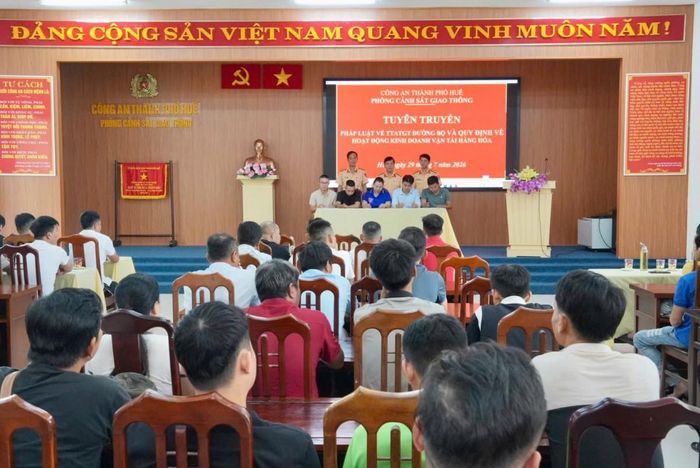 Phòng Cảnh sát giao thông Công an thành phố Huế tổ chức hội nghị tuyên truyền, phổ biến các quy định của pháp luật về trật tự, an toàn giao thông đường bộ