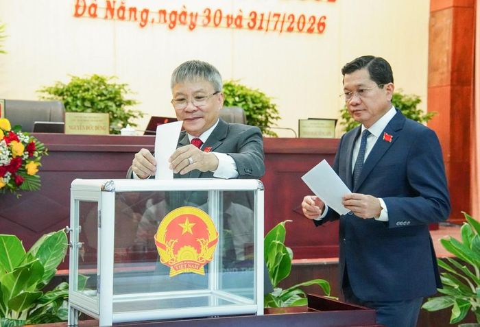 Đại biểu tham gia bỏ phiếu bầu chức danh Ủy viên UBND thành phố khóa XI, nhiệm kỳ 2026 – 2031.