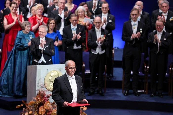 Omar Yaghi nhận giải Nobel Hóa học 2025. (Ảnh: Getty Images)