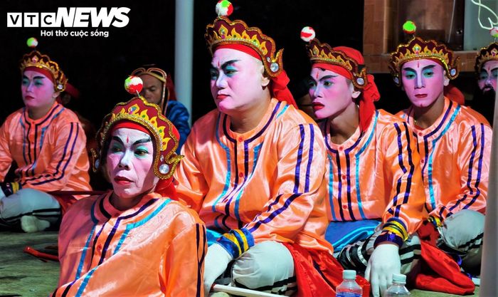 Đây là biểu tượng tâm linh nơi ngư dân đến thắp hương cầu nguyện cho mỗi chuyến biển ra khơi thuận buồm xuôi gió, tôm cá đầy khoang.