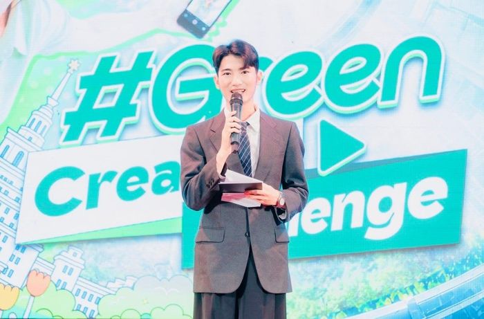 Từ những trải nghiệm tích lũy được, Việt liên tục được mời đảm nhiệm vai trò MC tại nhiều chương trình của Đại học Quốc gia Hà Nội, Thành đoàn Hà Nội, cùng nhiều doanh nghiệp, tổ chức giáo dục và sự kiện dành cho thanh niên. Bên cạnh đó, nam sinh còn tham gia với vai trò diễn giả, người hướng dẫn, giám khảo chuyên môn tại các chương trình đào tạo kỹ năng, nghiên cứu khoa học và phát triển năng lực cho học sinh, sinh viên.