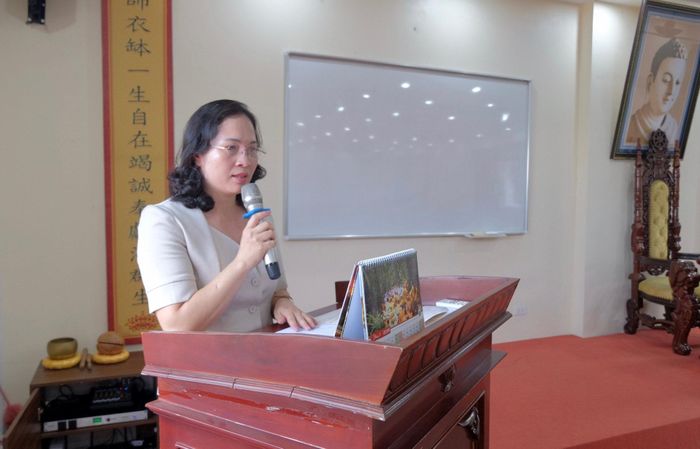 Phó Chủ tịch Ủy ban MTTQ Việt Nam thành phố Hà Nội Nguyễn Thị Thu Huyền phát biểu. Ảnh: Tùng Nguyễn.