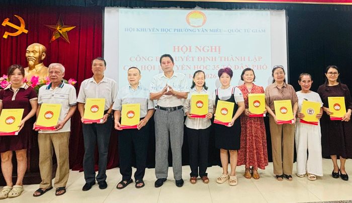 Việc kiện toàn 35 Chi hội Khuyến học mở ra cơ hội để Hội Khuyến học phường đổi mới mạnh mẽ hơn. Ảnh: An Quyên
