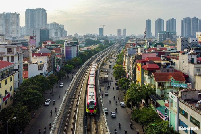 Bức tranh giao thông Hà Nội rạng rỡ khi Luật Thủ đô 2026 đi vào cuộc sống, hướng tới một Thủ đô văn minh, xanh - sạch - đẹp, hiện đại và phát triển bền vững cho thế hệ hôm nay và mai sau. (Ảnh: Một góc đô thị Hà Nội).