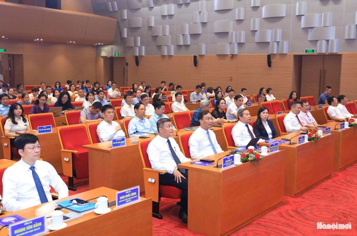 Chủ tịch UBND thành phố Hà Nội Vũ Đại Thắng và các đại biểu tại lễ ra mắt. Ảnh: Viết Thành