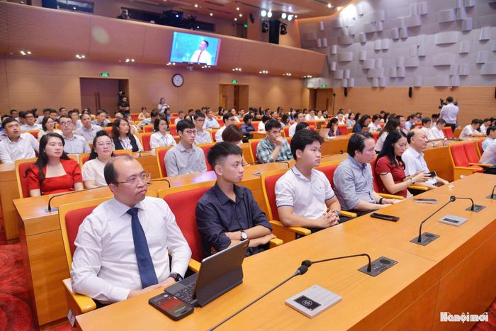 Các đại biểu tham dự lễ ra mắt. Ảnh: Viết Thành