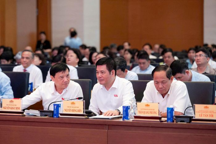 Các đồng chí lãnh đạo Quốc hội tham dự diễn đàn. Ảnh: media.quochoi.vn