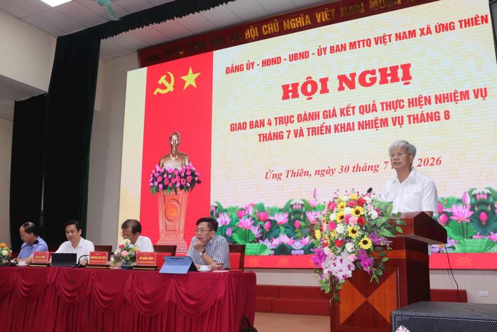 Phó Chủ tịch UBND xã Ứng Thiên Nguyễn Anh Tuấn phát biểu tại hội nghị. Ảnh: Đỗ Đạt