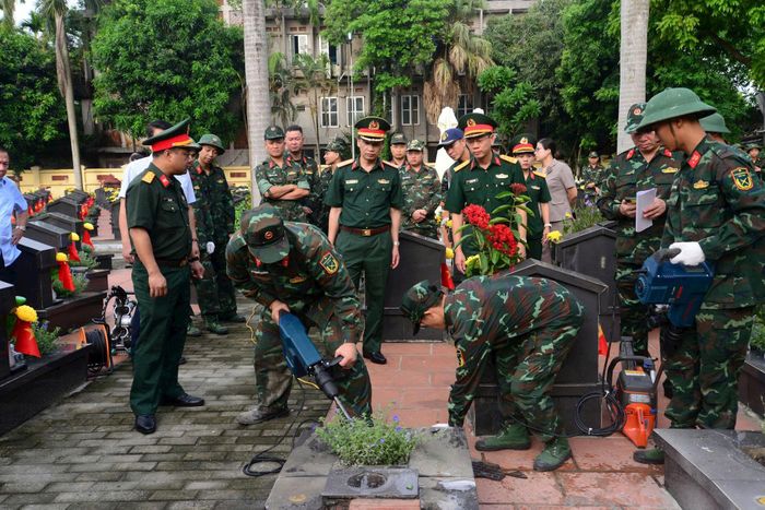 Tuân thủ nghiêm ngặt quy trình kỹ thuật lấy mẫu, vận chuyển, bàn giao, bảo quản và lưu trữ mẫu hài cốt liệt sĩ. Ảnh: Việt Dũng