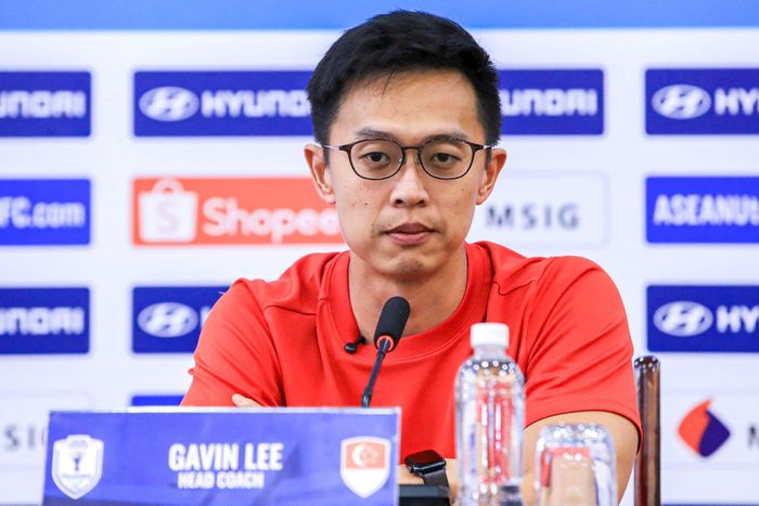 HLV trưởng tuyển Singapore Gavin Lee tại buổi họp báo. Ảnh: Ngọc Tú