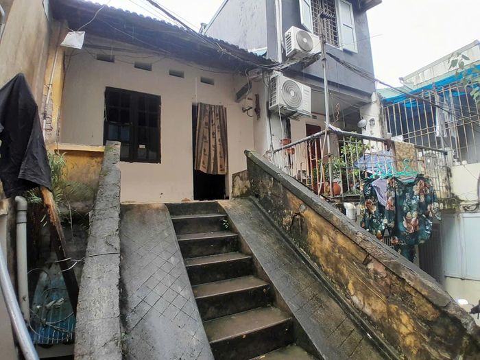Sự xuống cấp, tiềm ẩn nguy hiểm cho người dân sinh sống tại đây là điều rất dễ nhận ra