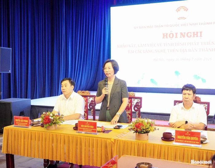 Chủ tịch Ủy ban MTTQ Việt Nam thành phố Hà Nội Bùi Huyền Mai phát biểu tại hội nghị. Ảnh: Lê Dung.