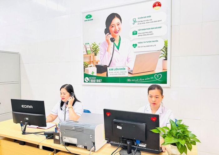 Tổng đài “Kim Liên khỏe” hoạt động qua số hotline 19001807 và tiếp nhận cuộc gọi từ 8-21h các ngày trong tuần. Ảnh: Nguyên Bảo