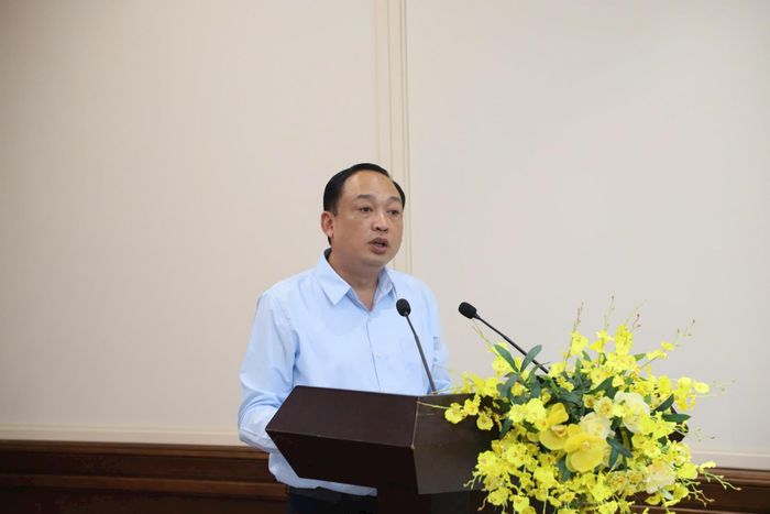 Chủ tịch Ủy ban MTTQ Việt Nam phường Cửa Nam Nguyễn Văn Dũng phát biểu tại tọa đàm. Ảnh: PV