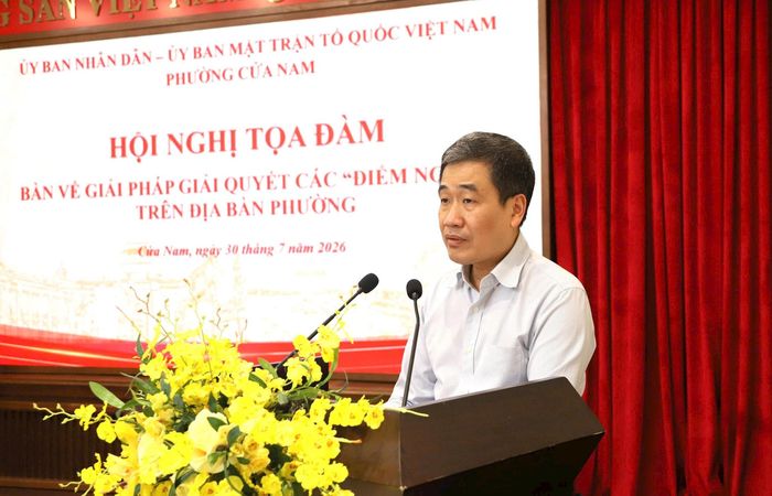 Chủ tịch UBND phường Cửa Nam Nguyễn Quốc Hoàn kết luận tọa đàm. Ảnh: PV
