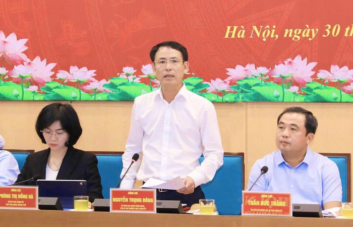 Phó Bí thư Thường trực Thành ủy Nguyễn Trọng Đông phát biểu tại hội nghị. Ảnh: Quang Thái